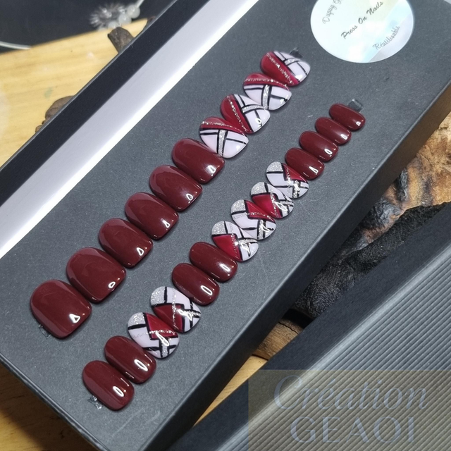 Burberry bordeaux little oval S