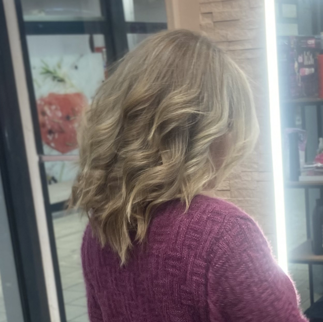 Coupe soin brushing cheveux mi-long