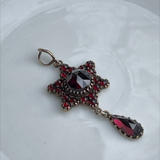 Granat  Anhänger Victorian style 