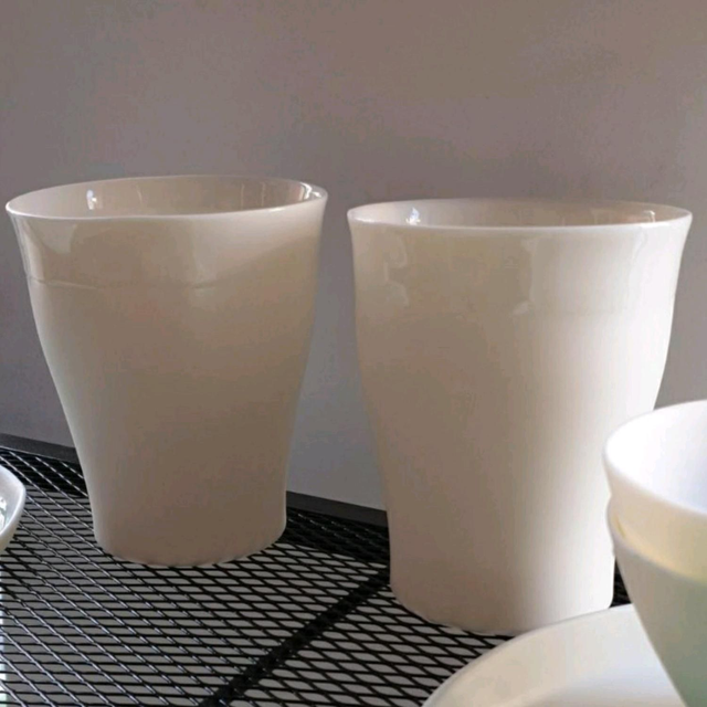 Porzellanbecher, geschwungen