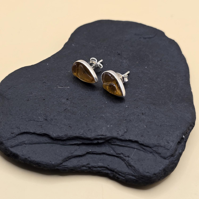 925 Studs Small Tear Brown / Amber Seaglass