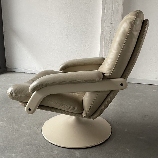 Leolux swivel chair beige leather 
