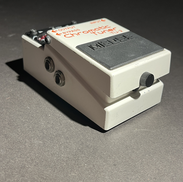 Boss TU-2 Chromatic Pedal Tuner — Rugged 9V Stompbox with ±1¢ Accuracy and Adjustable 410–490 Hz