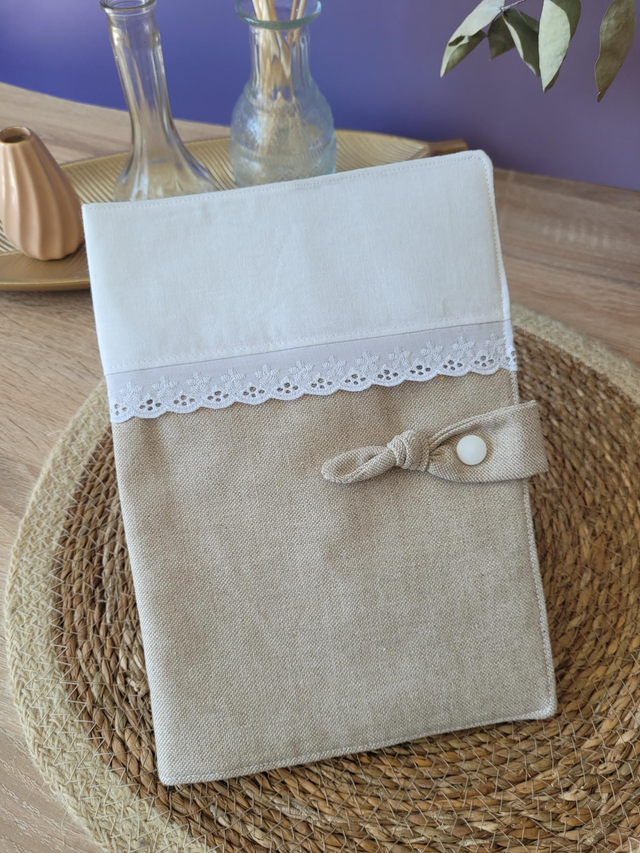Protège carnet de santé broderie