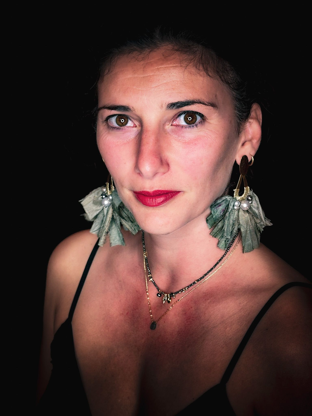 Boucles d&#039;oreilles &quot;Pivoines&quot; couleur Kaki