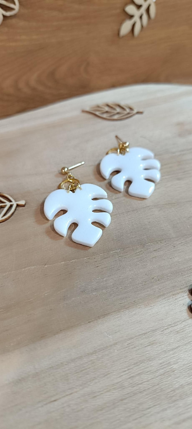 Boucles d&#039;oreilles - Monstera blanche