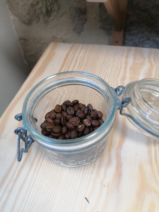 Café Pérou. Prix Pour 100g. Possibilité De Le Moudre