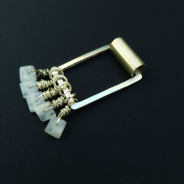 Zilveren hanger met maansteen