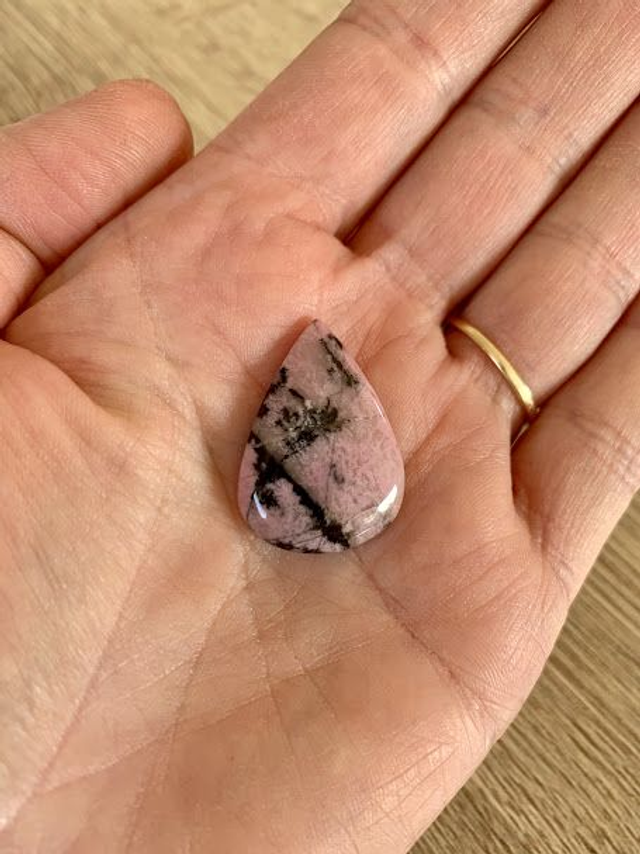 Cabochon Rhodonite