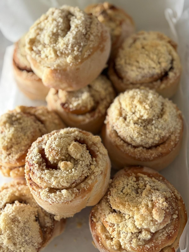 SWIRLS - APPLE &amp; CINNAMON with CRUMBLE TOPPING, 10pcs 