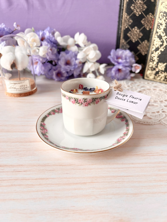 💜 Bougie Douce Lueur - grande tasse à café "frise de roses" avec sous-tasse