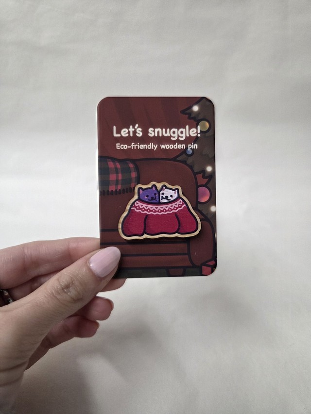 Let&#039;s Snuggle Christmas Wooden Pin Badge - ST-027
