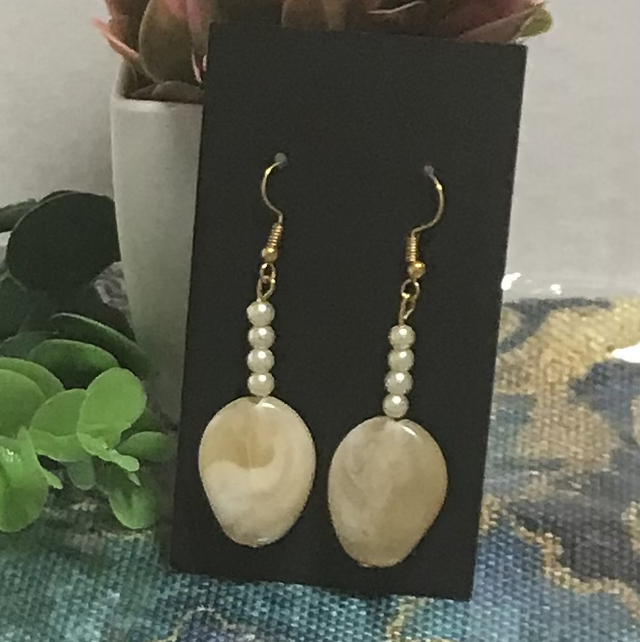 Cream Dangling Earrings-CDE10