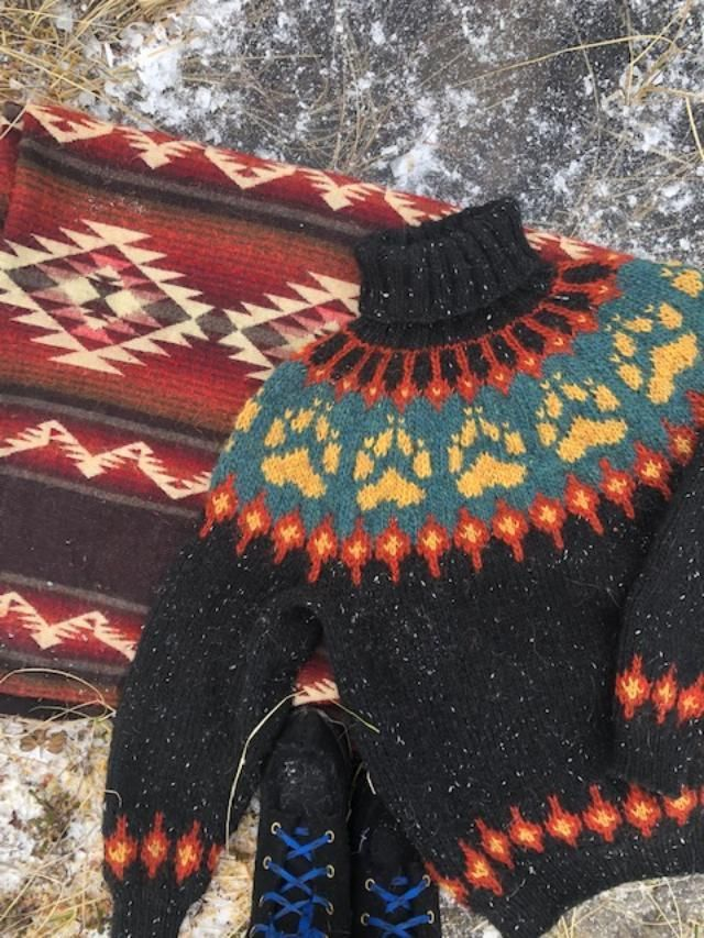 Wilderness Sweater Kit - Col 17 (Black Tweed Álafosslopi) - Wool &amp; Pattern - Linka Neumann