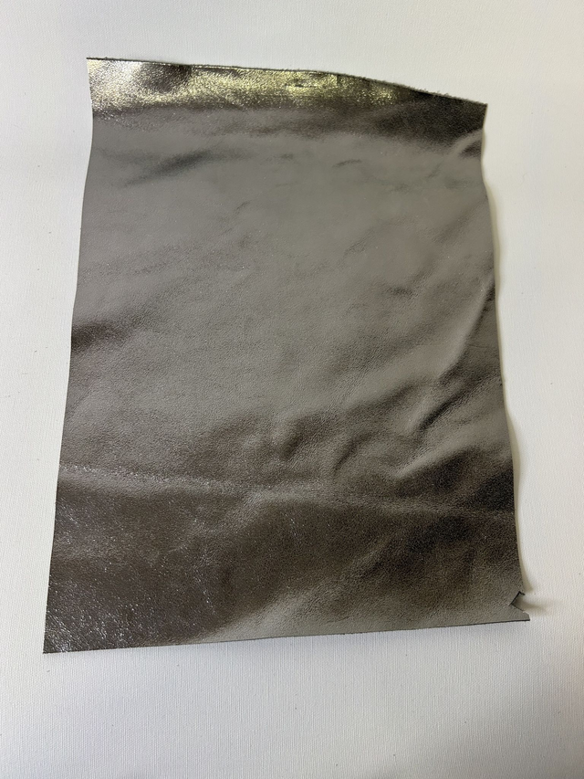 Chute de cuir de vachette gris pailleté