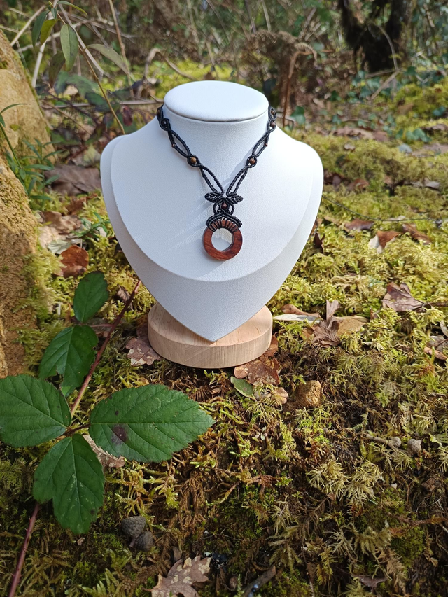 Collier avec oeil de tigre et bois moabi