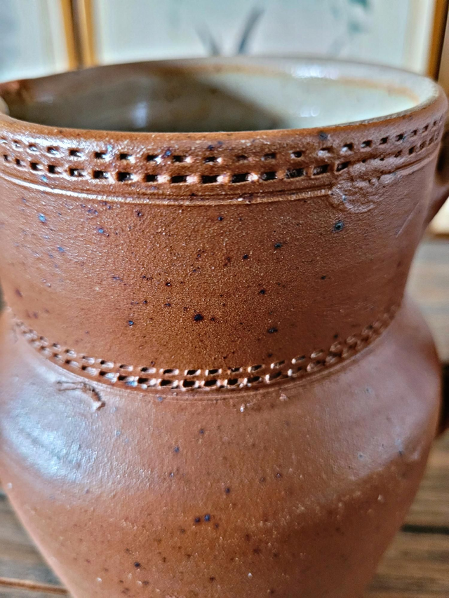 Cruche ou pichet vintage en grès marron