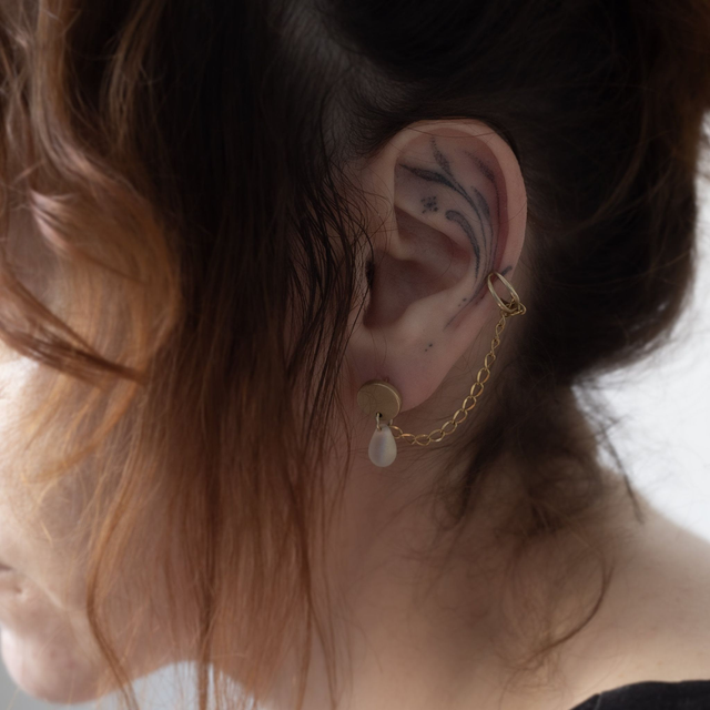 "simple Pearl" ear-cuff en laiton