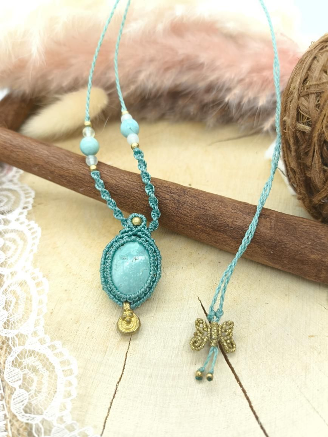 Collier léger en micro macramé turquoise du tibet