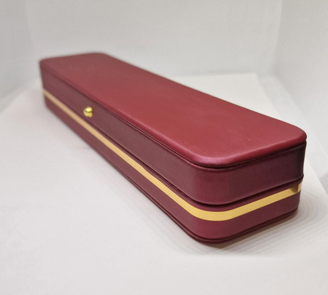 Boîtier pour bracelet bordeaux 