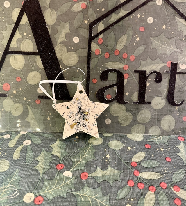 STAR BAUBLE GOLD