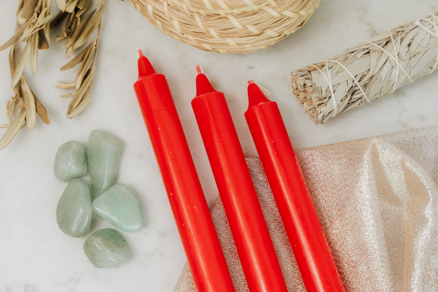 Bougie teintée masse rouge - Rituel de fertilité, d’amour, de passion et pour se défendre contre ses ennemis