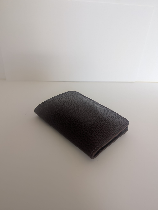 Porte cartes 6 emplacements + 2 grandes poches.