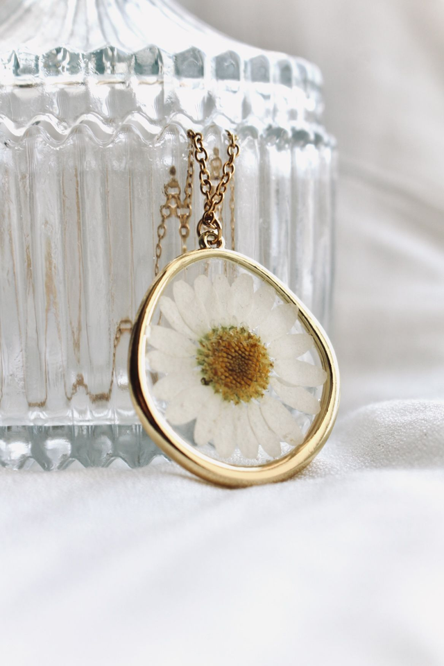 Pendentif en résine avec vraie marguerite, collier avec vraie fleur