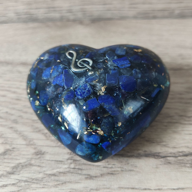 Orgonite cœur lapis-lazuli 