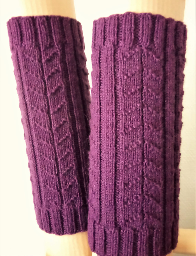 Neulotut säärystimet / knitted leg warmers 