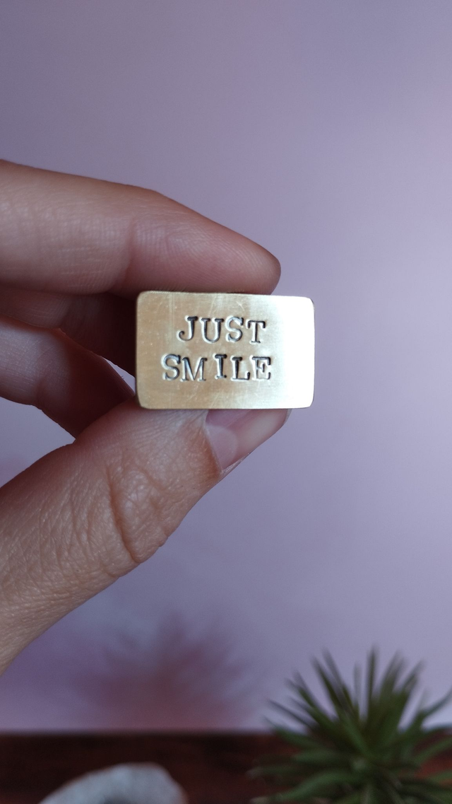 Pin&#039;s &quot;Just smile&quot;