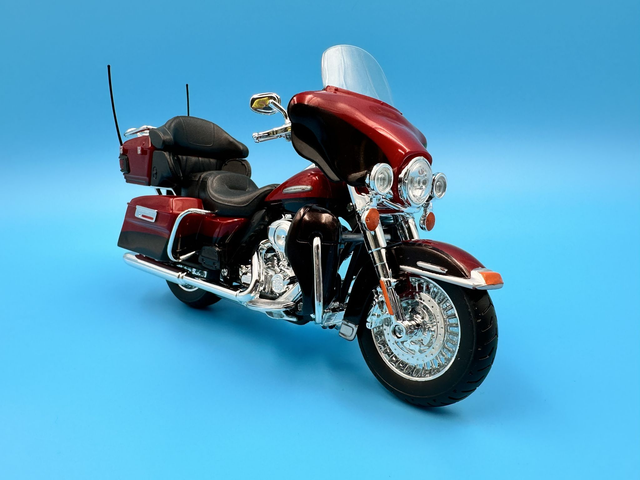 Harley-Davidson 2013 Electra Glide Ultra Limited 1:12 Skala - Maisto