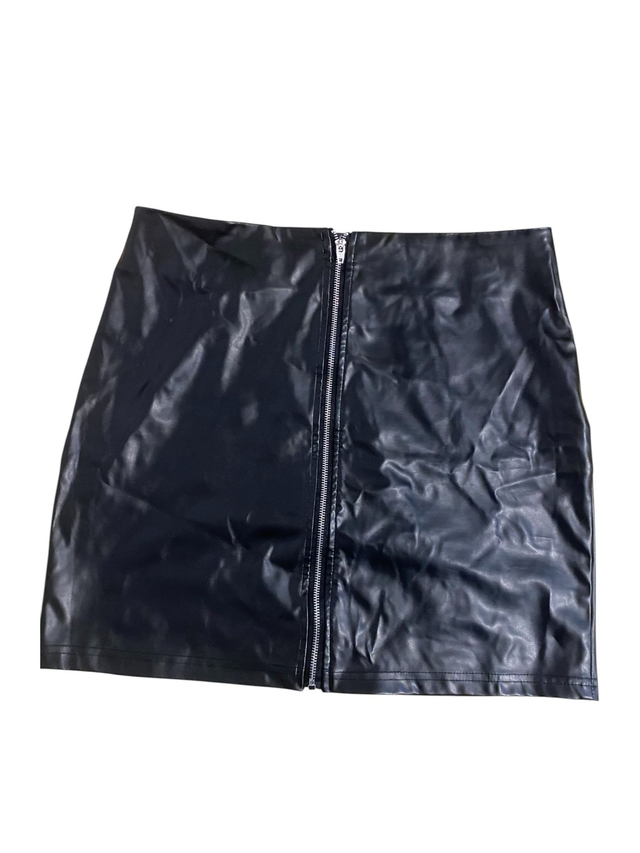 Jupe noir en smili cuir