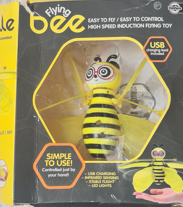 Flying bee toy
