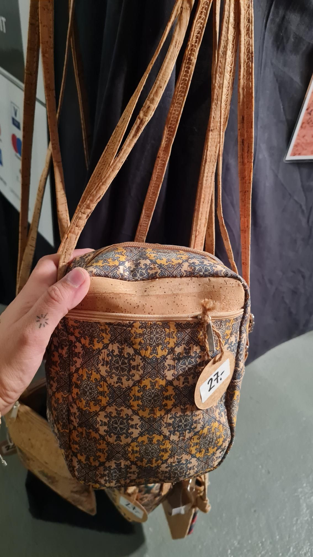 Sac à bandoulière réglable en liège naturel/coloré et imprimé carreaux