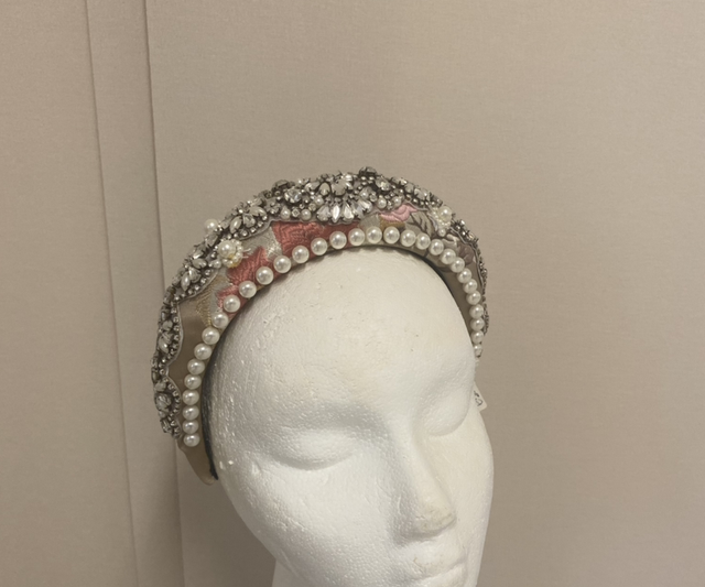 🩷Hairband with pearls and diamantés 