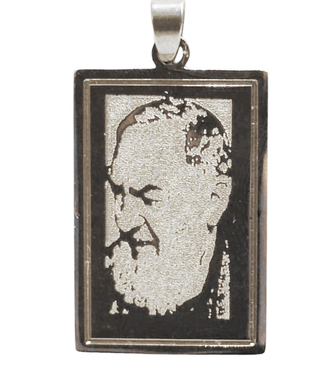Elegante Ciondolo Medaglia di Padre Pio Piastra Acciaio Anallergico 316 L con Incisione Fotografica Regalo del Santo Protettore colore argento bianco