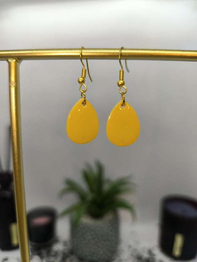 Boucles d'oreilles goutte jaune pastel 