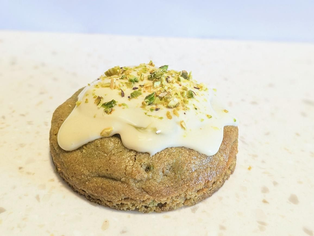 White chocolate and pistachio cookie stuffed with pistachio cream 