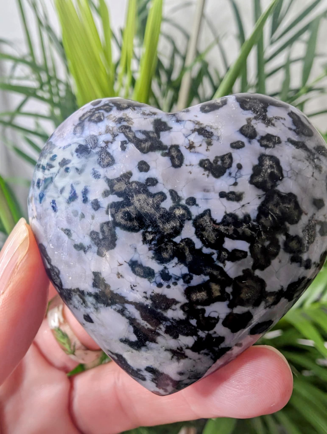 INDIGO GABBRO HEART -      weight 169g / size 5x6cm