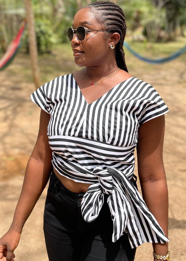 Top Joanne Blanc et noir avec nœud