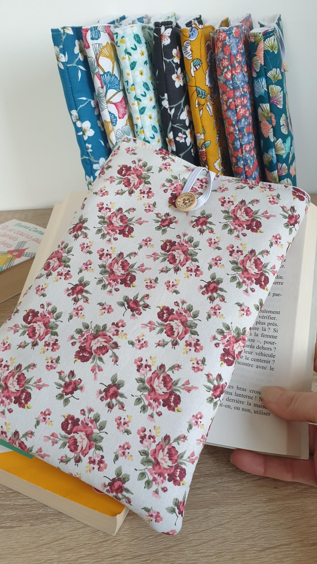 Pochette/couvre livre roses
