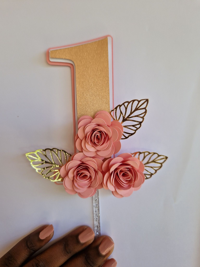 Cake topper chiffre fleurs