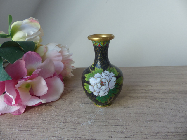 Petit vase noir en laiton cloisonné, vase miniature artisanal décor floral pivoine, décoration style asiatique pour salon chambre vitrine