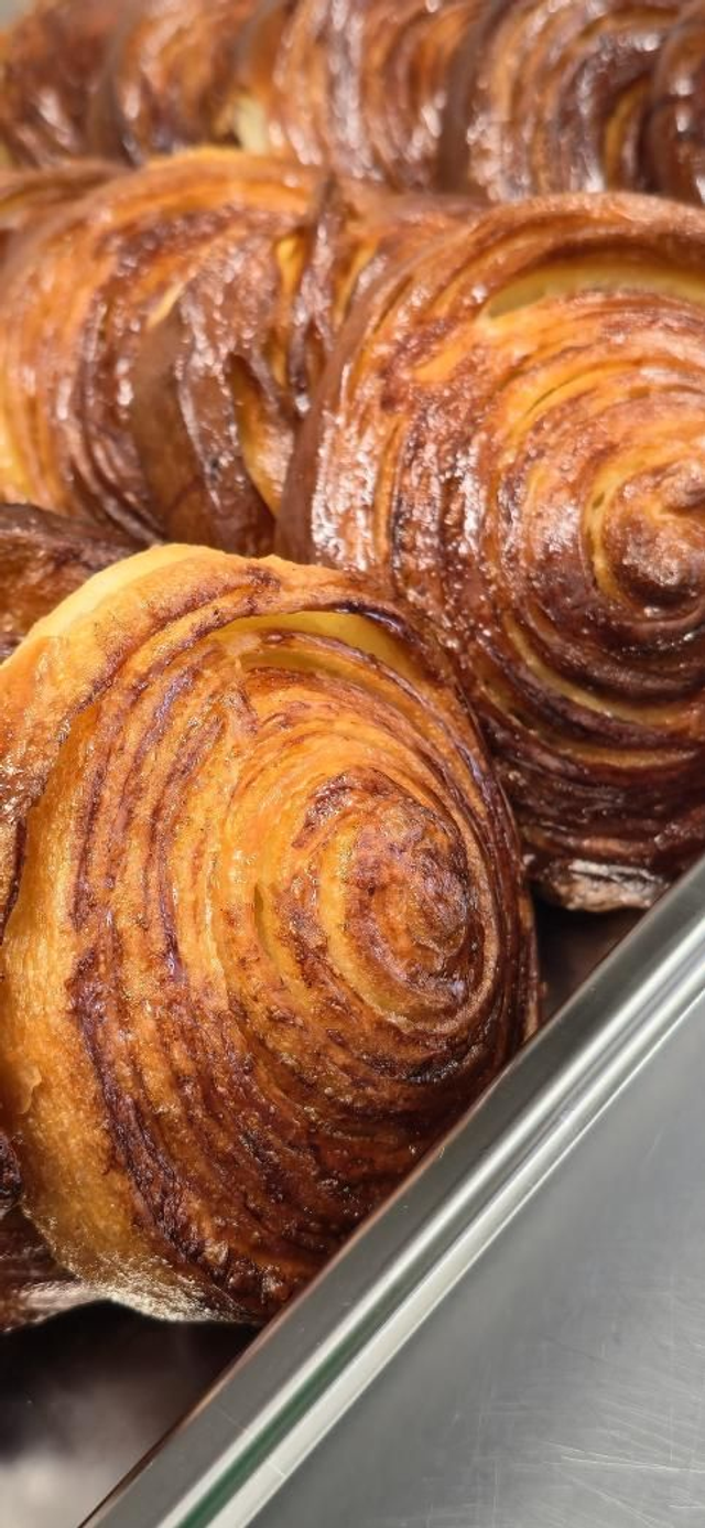 Plain Croissant roll with Vanila and lemon syrup.