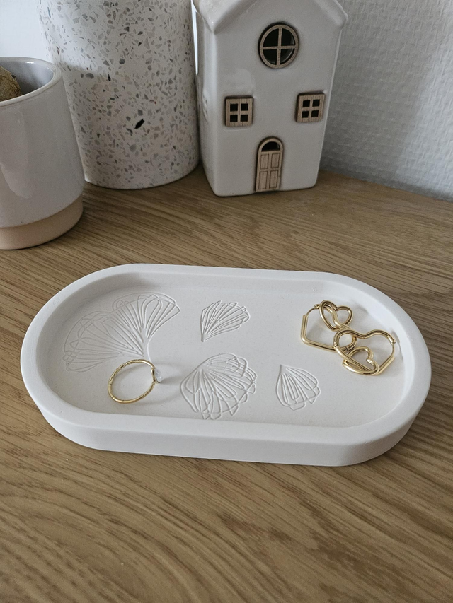 Tablette vide poche pétales de rose