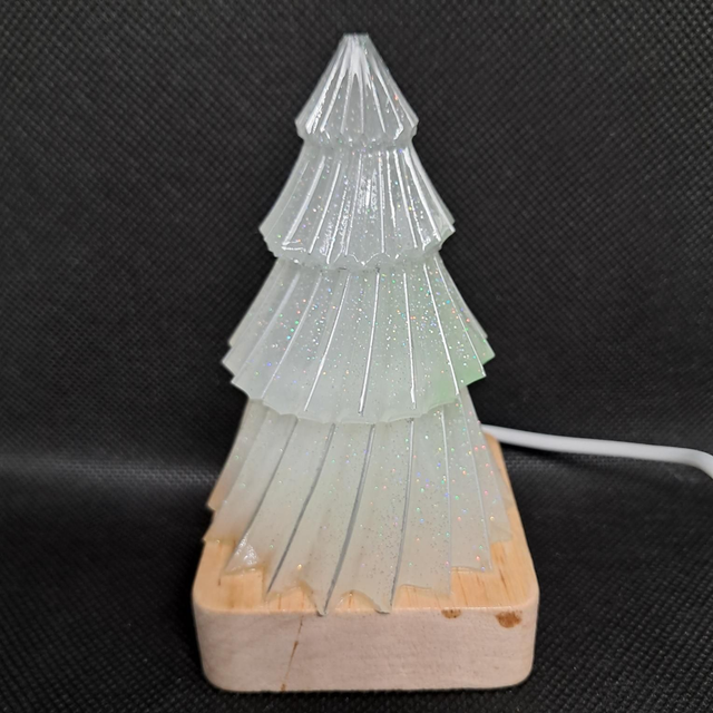 'Cloud Spike Tree' LED light 