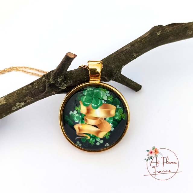 Collier illustré -  Bonne fortune et de bénédiction