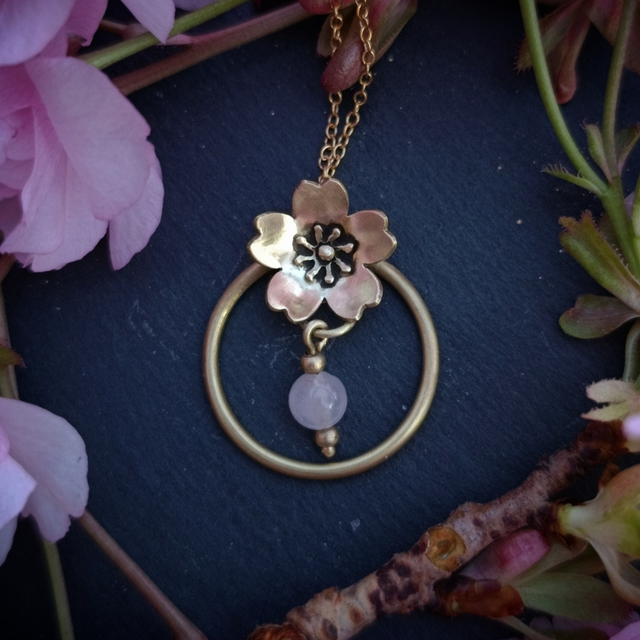COLLECTION "SOLEIL LEVANT" - Pendentif "Sakuya-Himé" (rose)