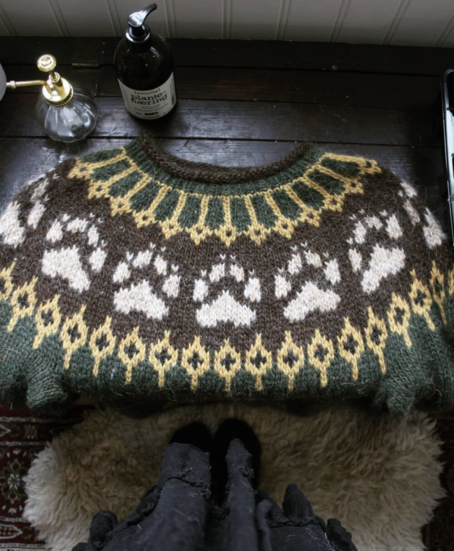 Wilderness Sweater Kit - Col 11 (Garden Green Álafosslopi) - Wool &amp; Pattern - Linka Neumann